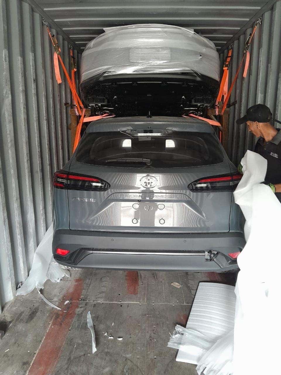 Vehicles loaded and secured in a container